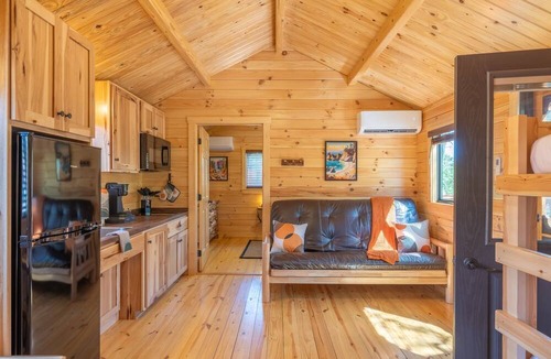 Hollister Hotel | Casa de Fruta Cabins, Inn & RV Park