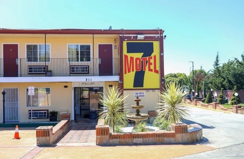 Vallejo Hotel | Motel 7