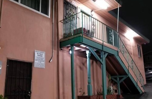 Oakland Hotel | Travis Lodge Motel 16