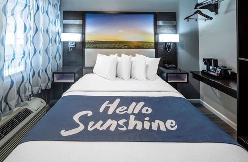 Galt Hotel | Days Inn by Wyndham Galt/Elk Grove South