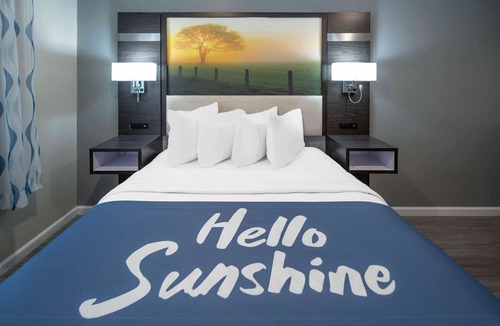 Galt Hotel | Days Inn by Wyndham Galt/Elk Grove South