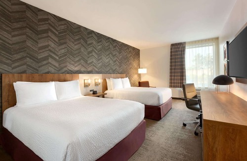 Southwest Santa Rosa Hotel | La Quinta Inn & Suites Santa Rosa Sonoma