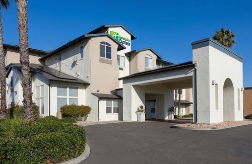 Manteca Hotel | Holiday Inn Express Hotel & Suites Manteca by IHG