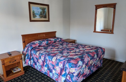 Cherryland Hotel | Deluxe Inn