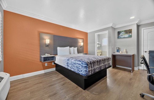 Munras Avenue Hotel | Padre Oaks