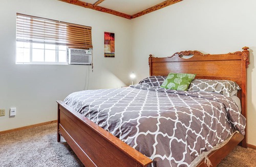 Clearlake Cottage | Watefront Getaway w/Mtn Views & Dock in Clearlake