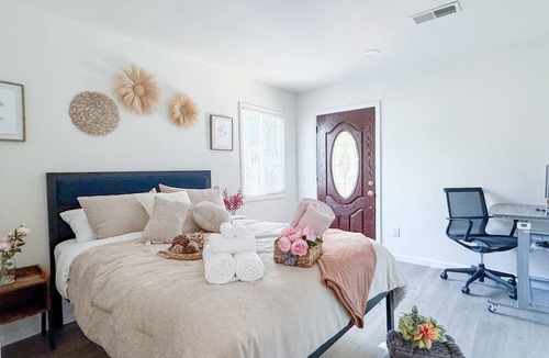 North Whisman House | Walk to Google 3BR Home Yard & Kitchen