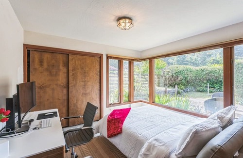 Manchester Cottage | Irish Beach Gem Scenic Views & Bbq Yard 1 Bedroom Cottage