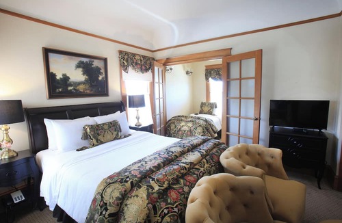 Pacific Grove Bed & Breakfast | The Charles Pacific Grove - Artfully Designed Inclusive Inn