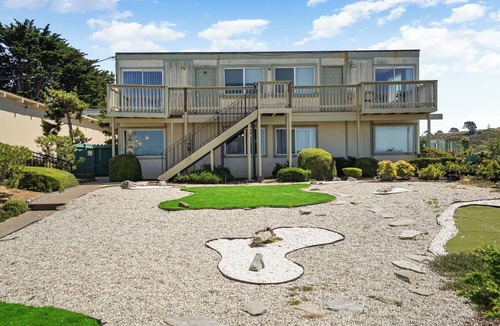 Pacifica Apartment | Tranquil 2BR with Coastal Mountain Views