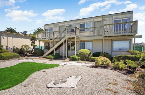 Pacifica Apartment | Cozy 2BR Mountain View Private Deck