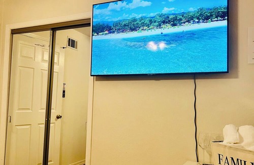 Sunnyvale House | Elegant Private Bedroom & Shared Bath fast wifi & free parking Near Levi's