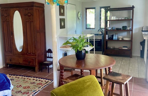 Knysna Cabin | Peaceful Nature Lover's cabin with WiFi and a retro caravan