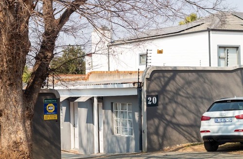 Greater Johannesburg Metropolitan Area House | The Ogans Glen with Bathnn