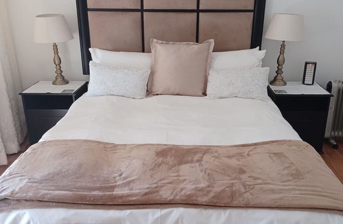 Parys House | Home away from home in a secure golf estate