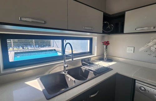 Mossel Bay House | 85th On Wigget, Apartment unit 10 with private plunge pool and seaview