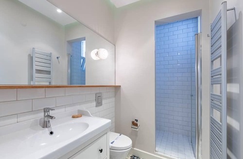 Pera Apartment | Welcome to our cool new stylish 2-bedroom, 2-bathroom home nestled in the vibrant heart of Şişhane