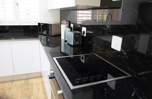 Belville Apartment | Garten Wohnung mit Pool