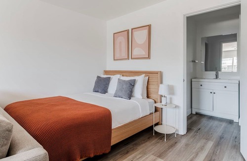 Jack London District Apartment | Marvelous Oakland Studio w/ A/C, walk to Dining & Shops, by Blueground