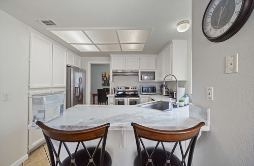 South Natomas Apartment | Budget-friendly Private Room in South Natomas