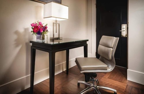 Tenderloin Apartment | Deluxe King Room Near Geary Wine And Spirits SAN