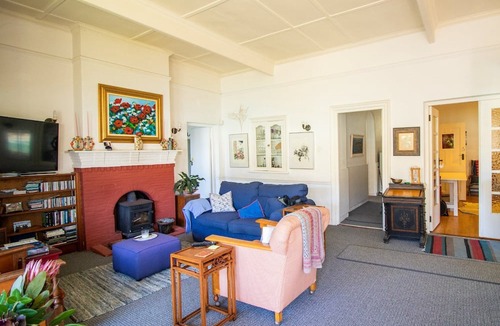 Fish Hoek House | Heritage home in Cape Town on the ocean in Fish Hoek with Jacuzzi and garden