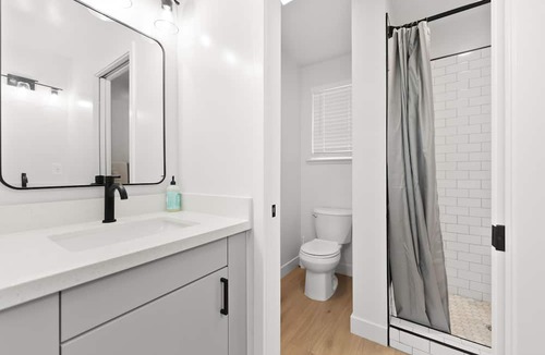 North Oak Park House | Newly Built 2bd/1ba house w/ King Sz Bed