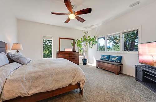 Forestville House | Couples Retreat-Hot Tub Swimming Pool & Views
