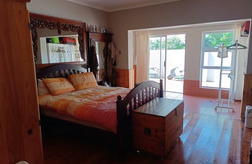 Gouritz House | Quaint Pet-Friendly Family Retreat: Just Steps Away from the Stunning Ocean