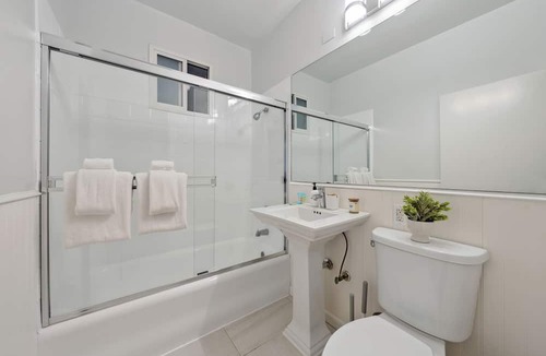 Nob Hill Apartment | Nob Hill 1 BR w/ Office by Anyplace - 11613