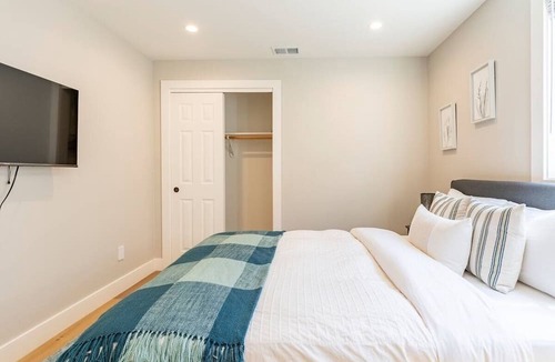 Southern Hills House | Lux Apartment on hill close to SF