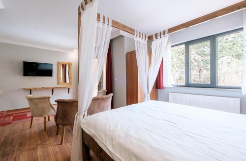 Altinova House | Serene Room w Balcony Pool and Garden in Nature