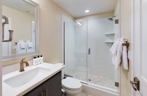Hillsdale House | Ideal San Mateo 4BR w/ 2-Car Garage, near Mall & Groceries, by Blueground