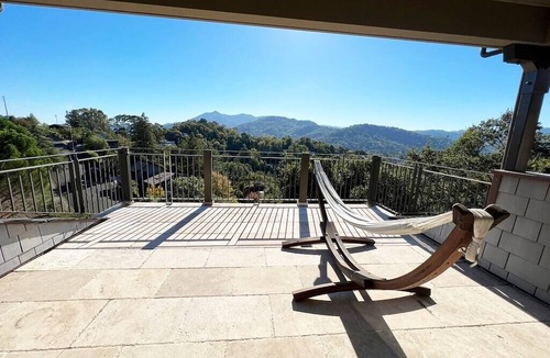 San Anselmo House | 6BD/3.5BA Hilltop Haven| Hot Tub+Billiards+Views!