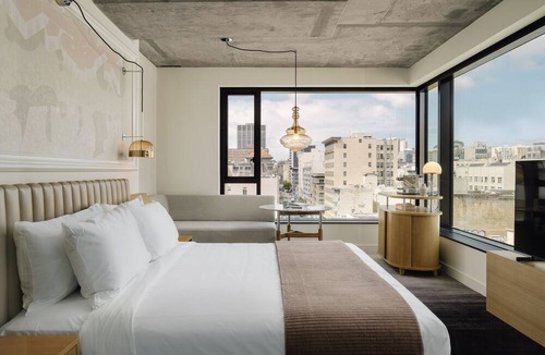 Tenderloin House | Artful Retreat near San Francisco MoMA, Stylish Urban Pet-Friendly Haven!