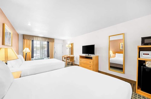 South San Jose Hotel | SureStay Plus Hotel by Best Western San Jose Central City