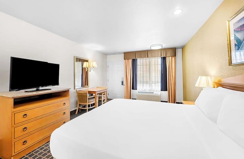 South San Jose Hotel | SureStay Plus Hotel by Best Western San Jose Central City