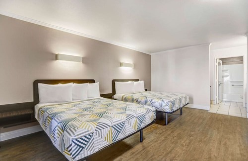 Lodi Hotel | Motel 6 Lodi, CA
