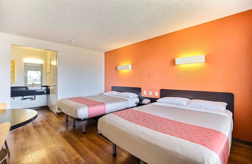 East Peralta Hotel | Motel 6 Oakland, CA - Embarcadero