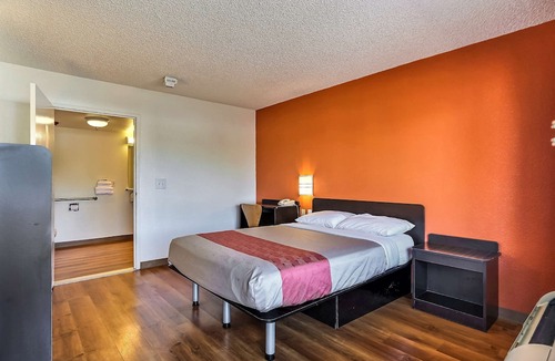 East Peralta Hotel | Motel 6 Oakland, CA - Embarcadero