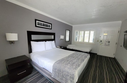 Centennial Hotel | Redwood Creek Inn