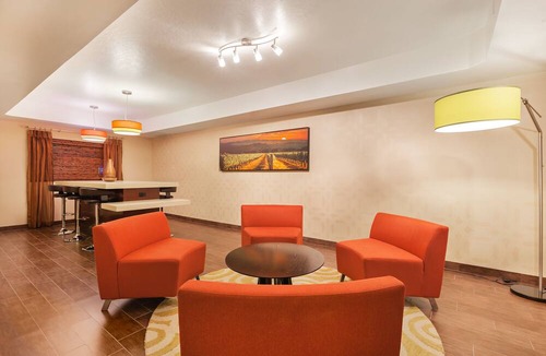 Morgan Hill Hotel | Holiday Inn Express Hotel & Suites San Jose-Morgan Hill by IHG