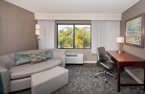 Oakland Hotel | Courtyard by Marriott Oakland Airport