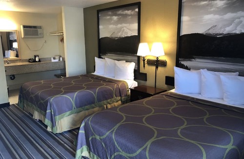 Corning Hotel | Super 8 by Wyndham Corning