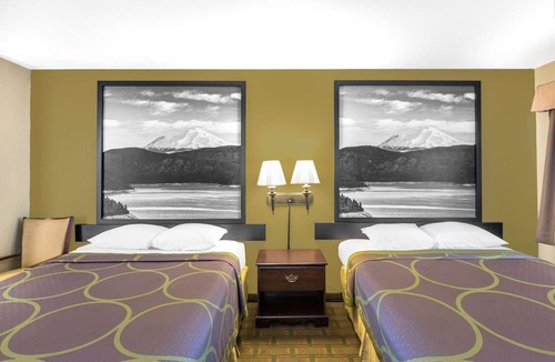 Corning Hotel | Super 8 by Wyndham Corning