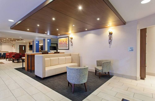 Oakland Hotel | Holiday Inn Express Hotel & Suites Oakland-Airport by IHG