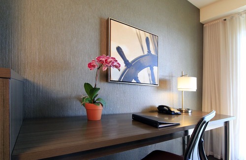 East Peralta Hotel | Executive Inn & Suites Embarcadero Cove