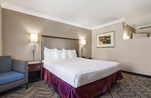 Produce and Waterfront Hotel | Jack London Inn