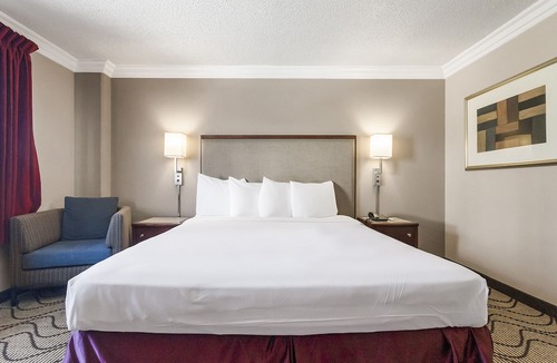 Produce and Waterfront Hotel | Jack London Inn