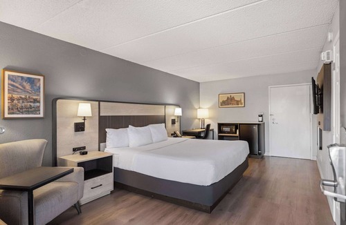 Stockton Hotel | La Quinta Inn by Wyndham Stockton